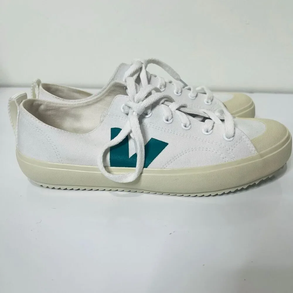 Veja Nova Logo Sneakers Green White Sz 10 small stain NEW